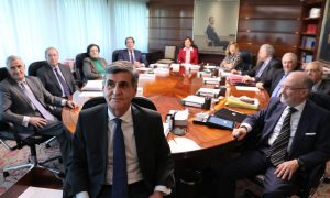 miembros-del-pleno-del-tribunal-constitucional-con-su-presidente-pedro-gonzalez-trevijano-al-frente-300x180 El Tribunal Constitucional como campo de batalla política